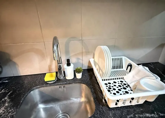 Cozy 2br Near Moa,ayala Malls,parqal * Manila